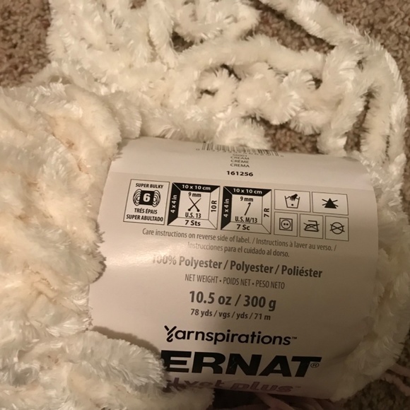 Bernat velvet yarn - Picture 4 of 4